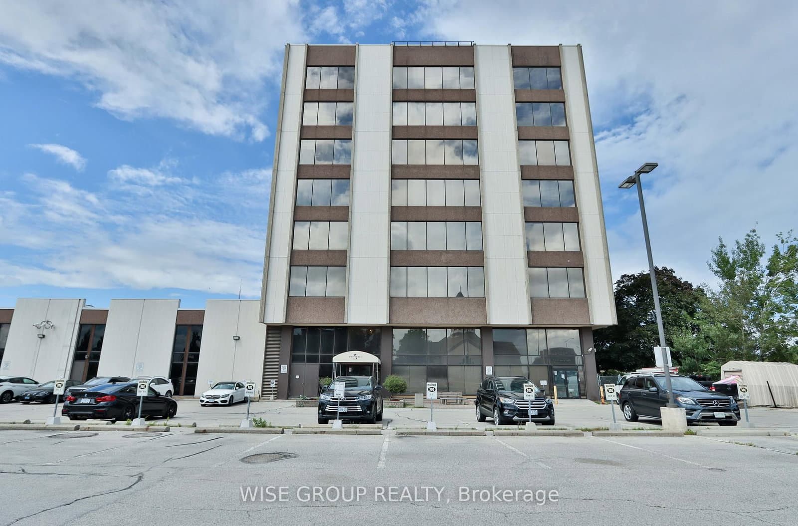 2450 Victoria Park Avenue, Unit 705 thumbnail 4