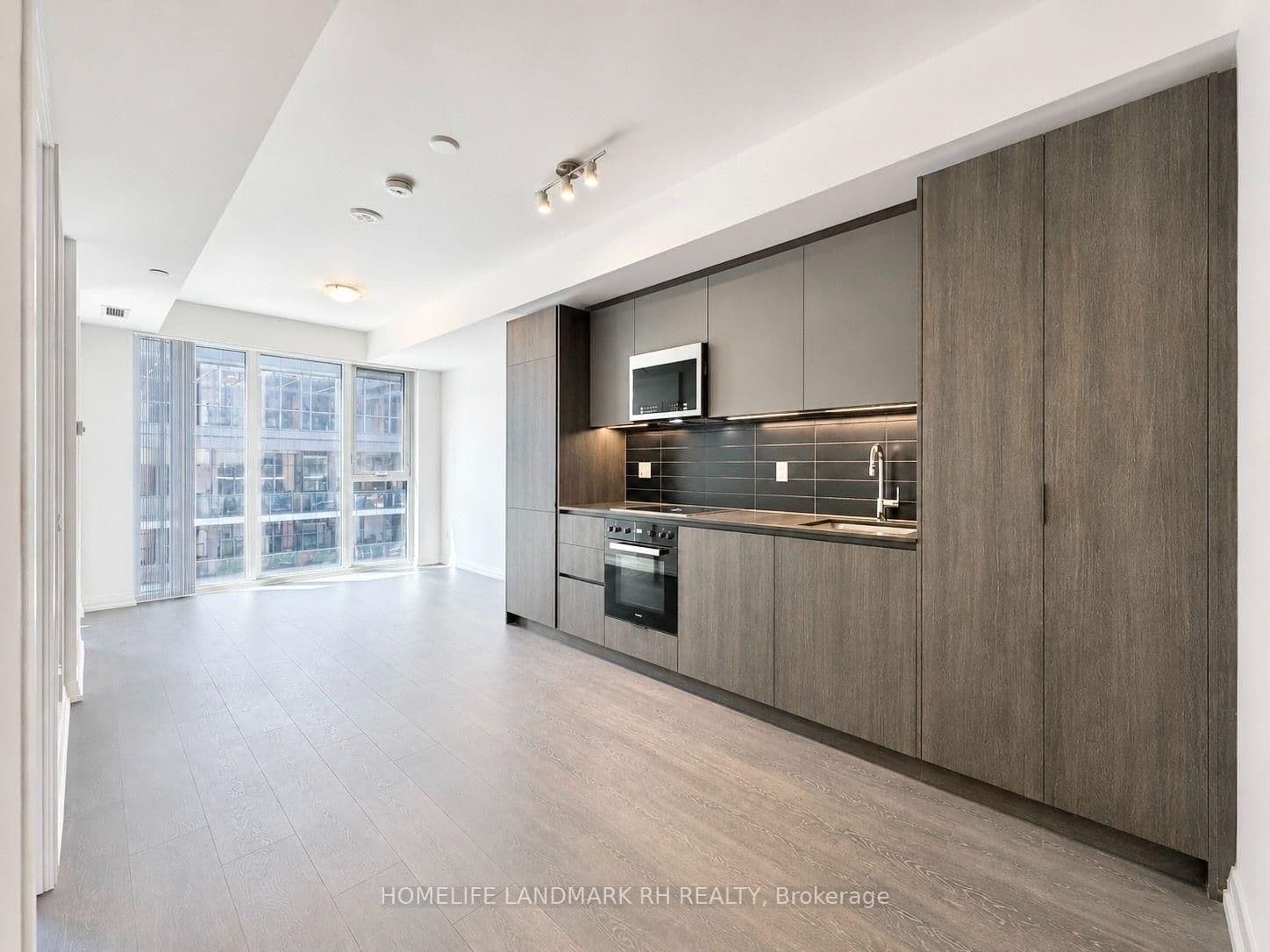 400 King Street W, Unit 619 thumbnail 2