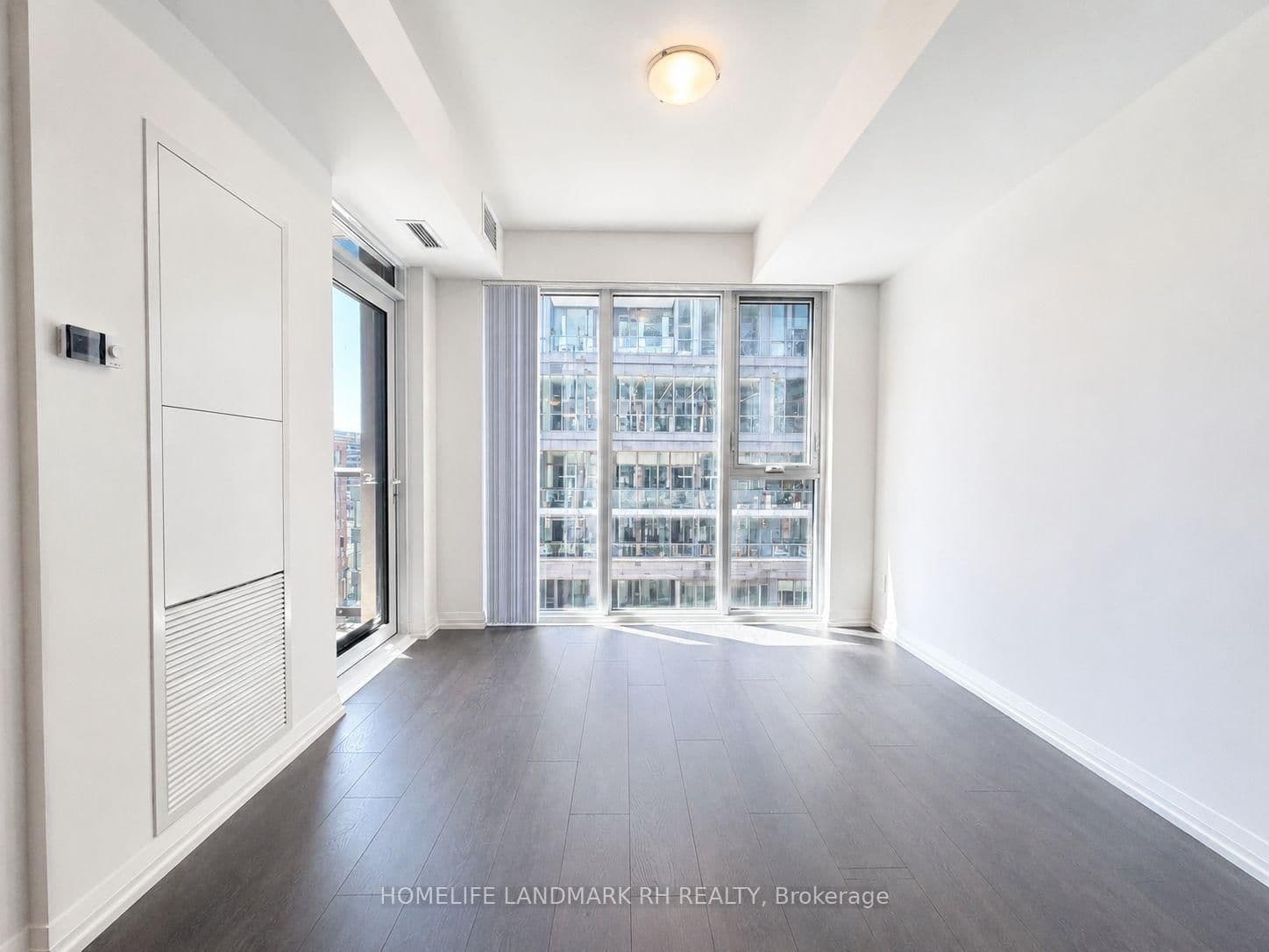 400 King Street W, Unit 619 thumbnail 3