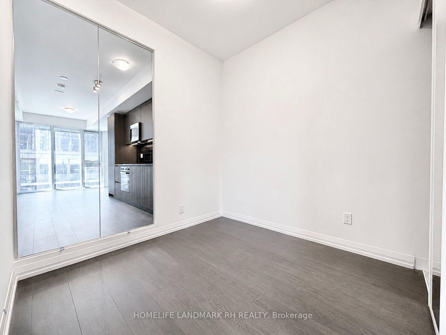 400 King Street W, Unit 619 thumbnail 8