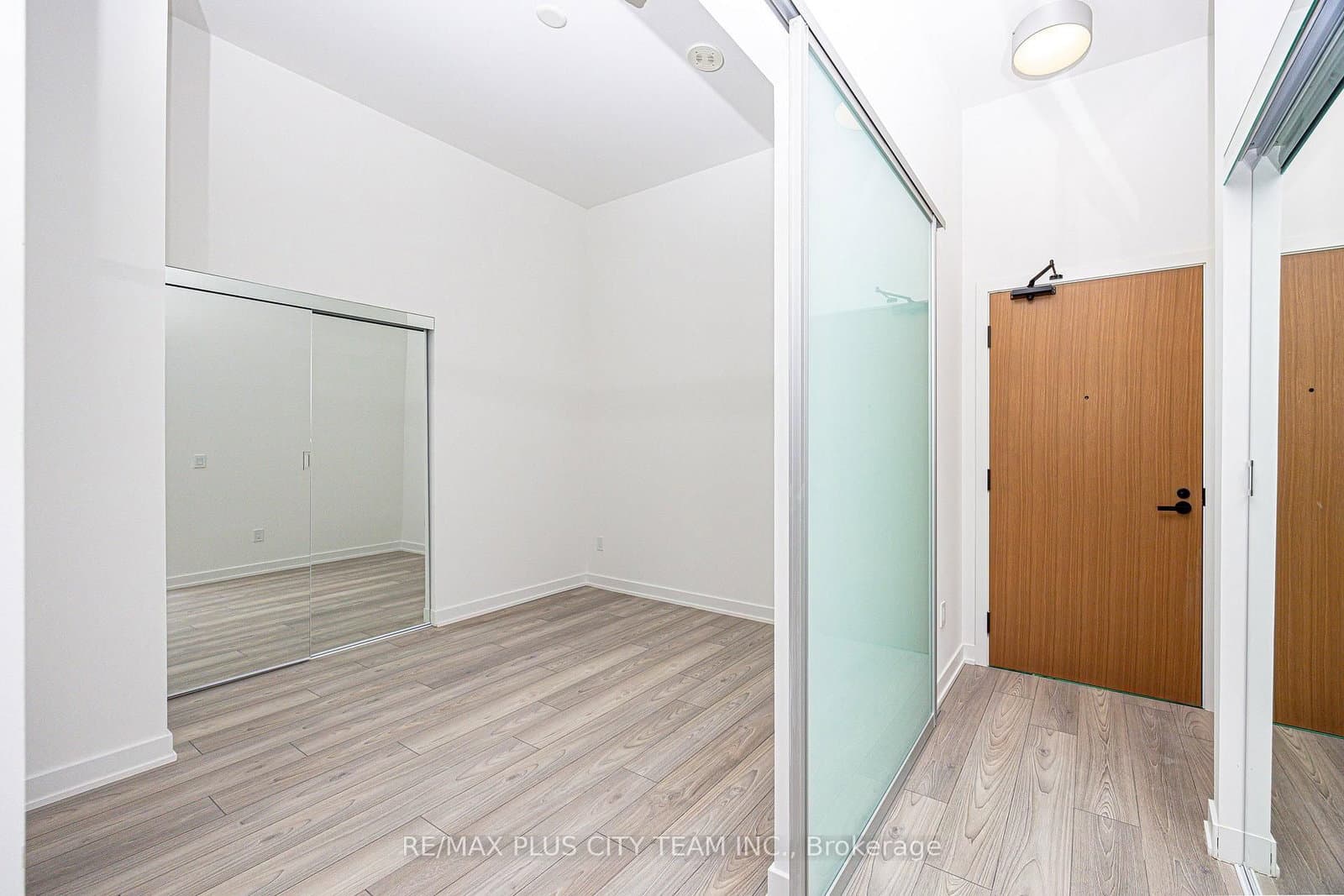 8 Tippett Road, Unit 105 thumbnail 10