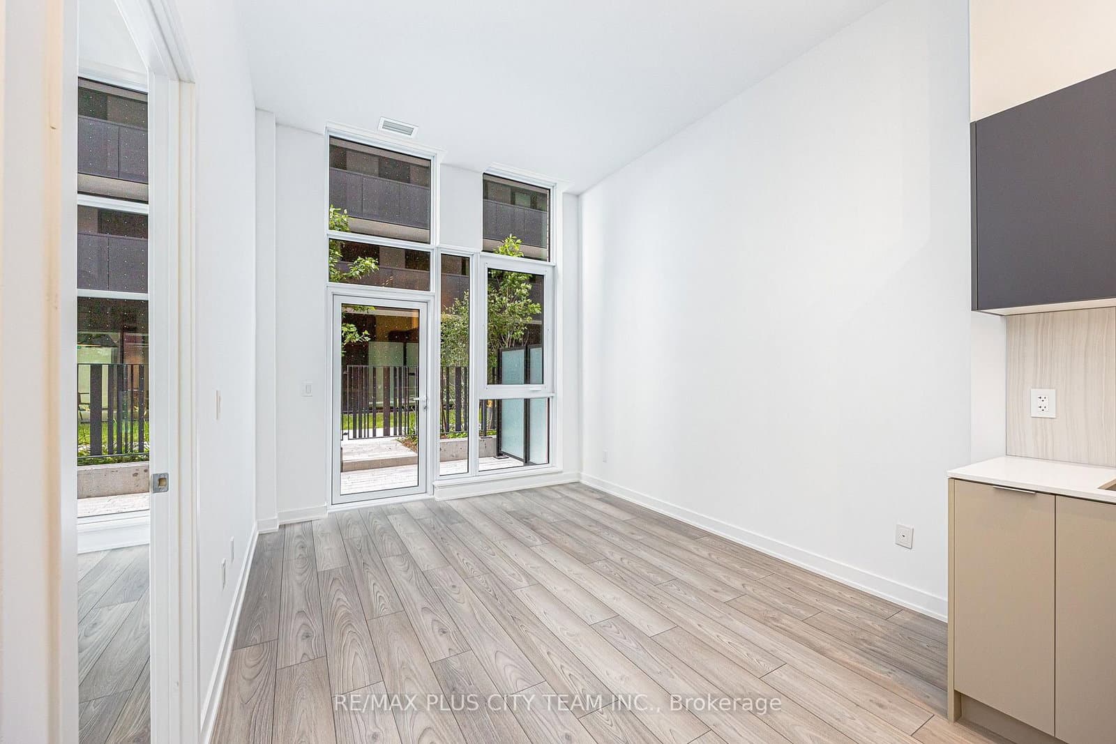 8 Tippett Road, Unit 105 thumbnail 2