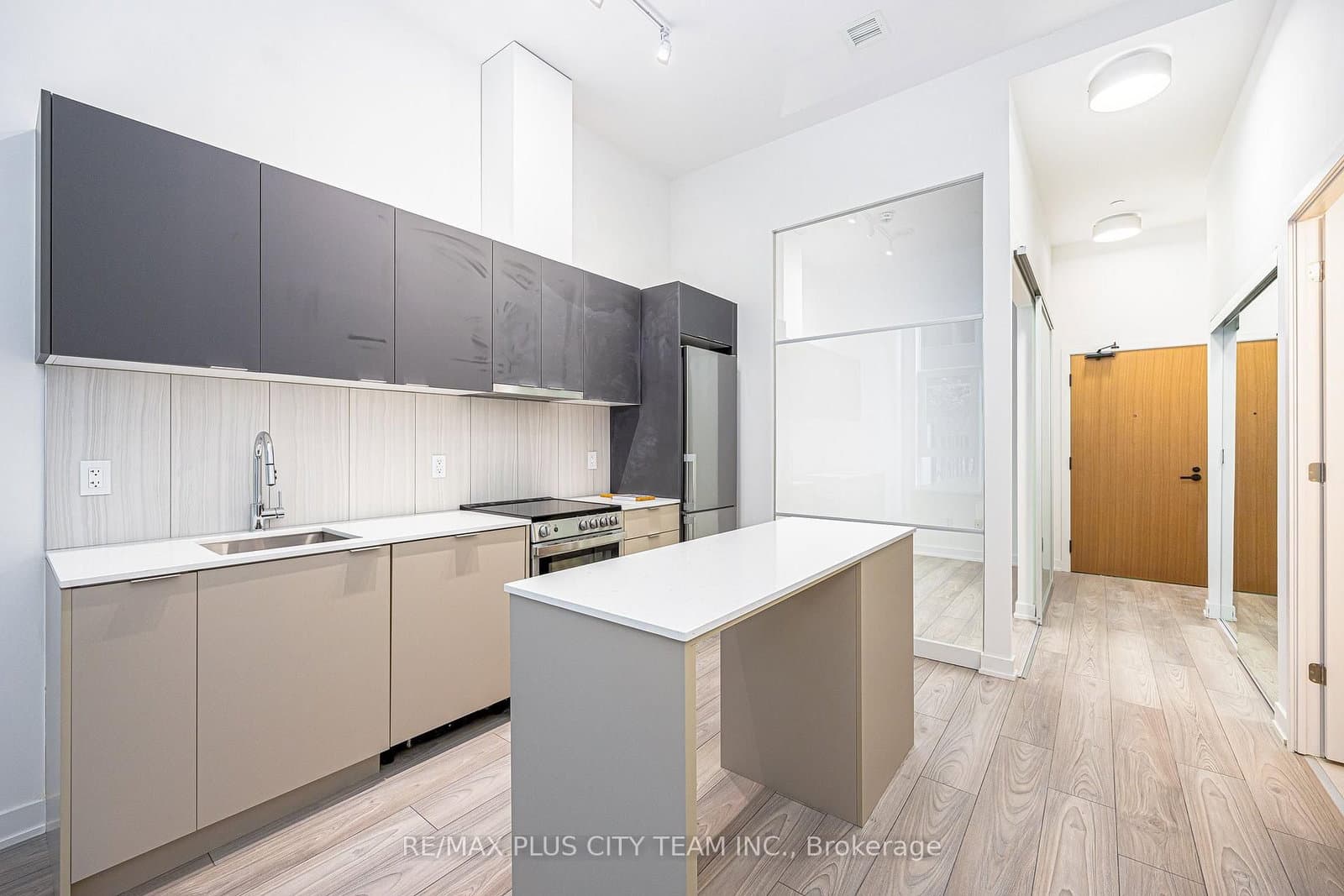 8 Tippett Road, Unit 105 thumbnail 5