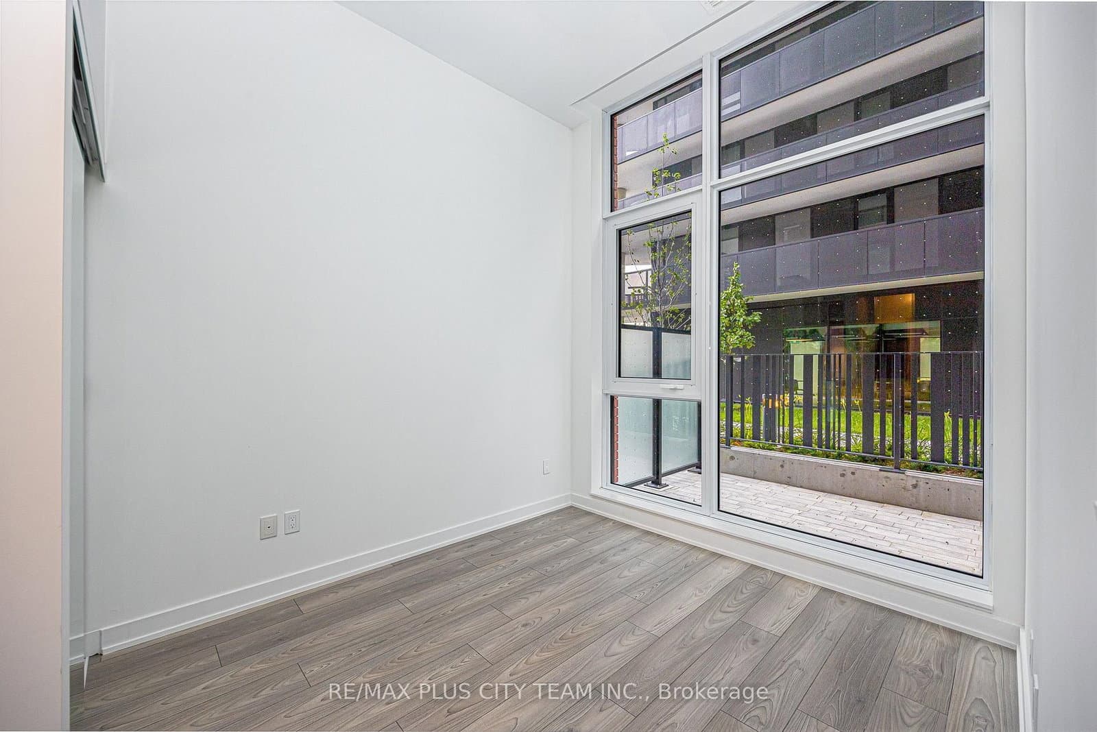 8 Tippett Road, Unit 105 thumbnail 6