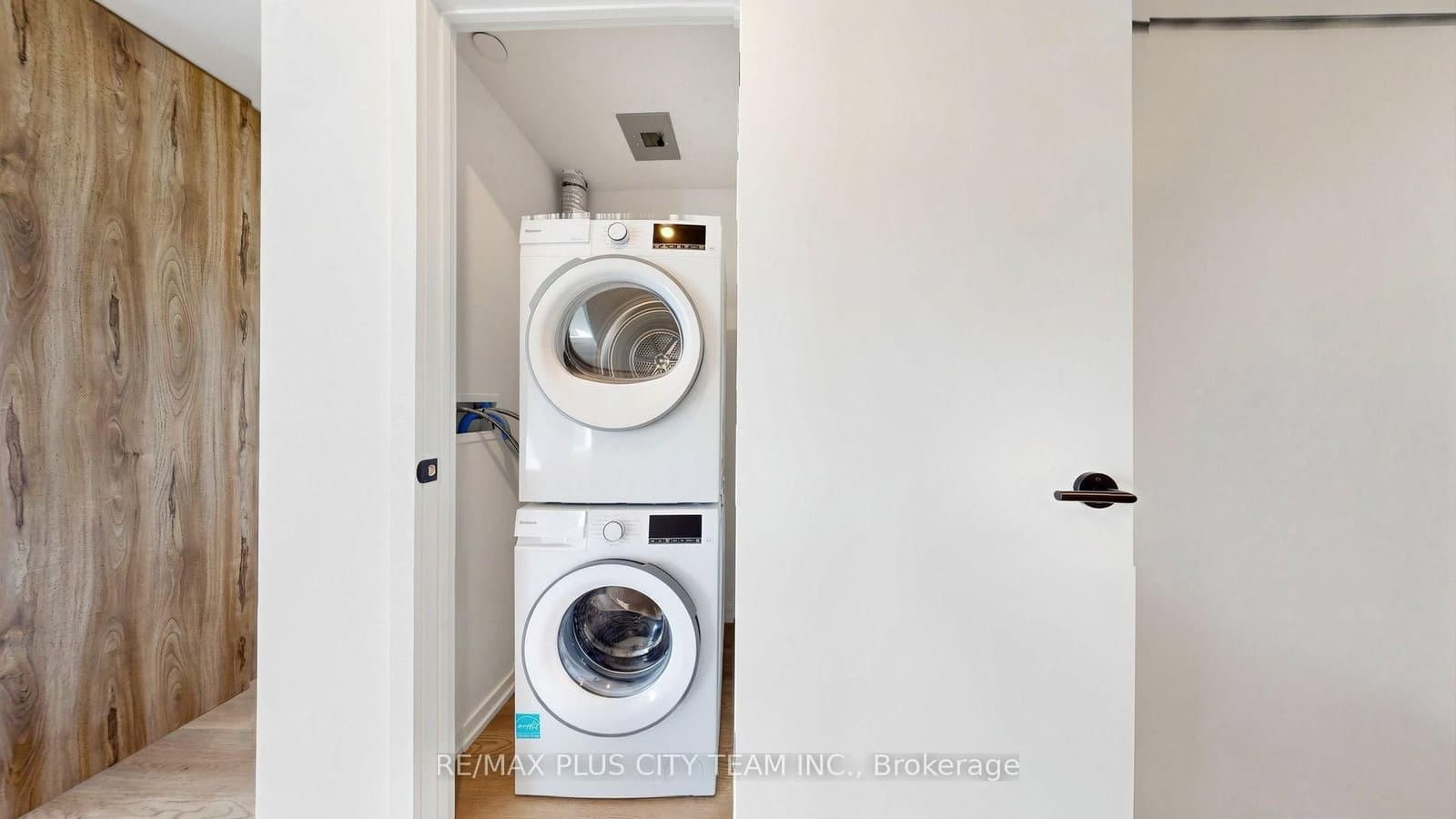 109 Erskine Avenue, Unit 1703 thumbnail 11