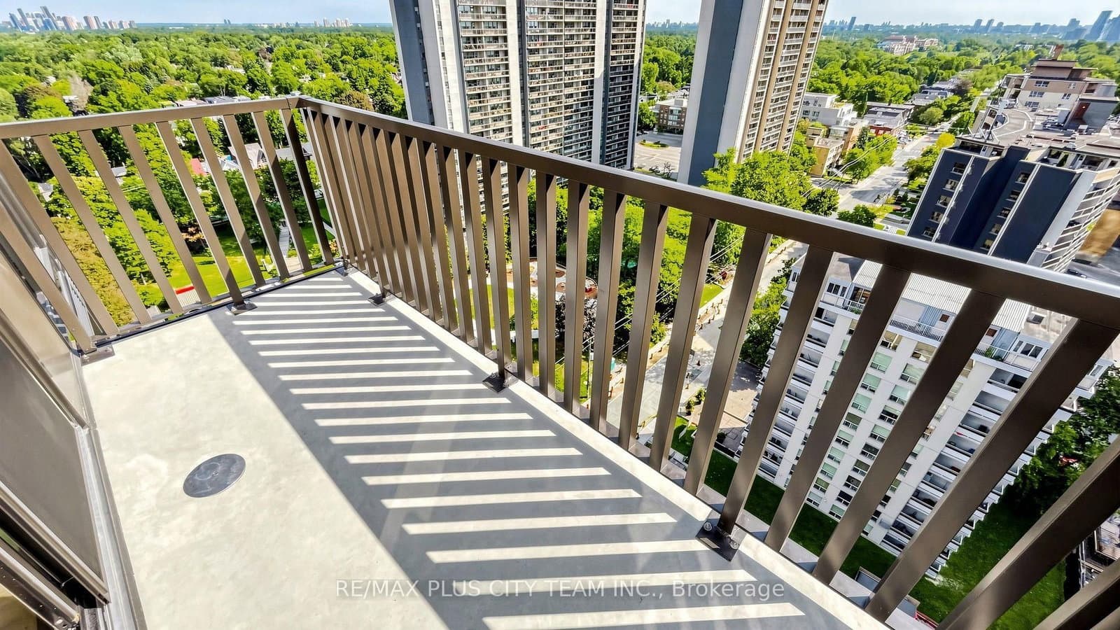 109 Erskine Avenue, Unit 1703 thumbnail 12