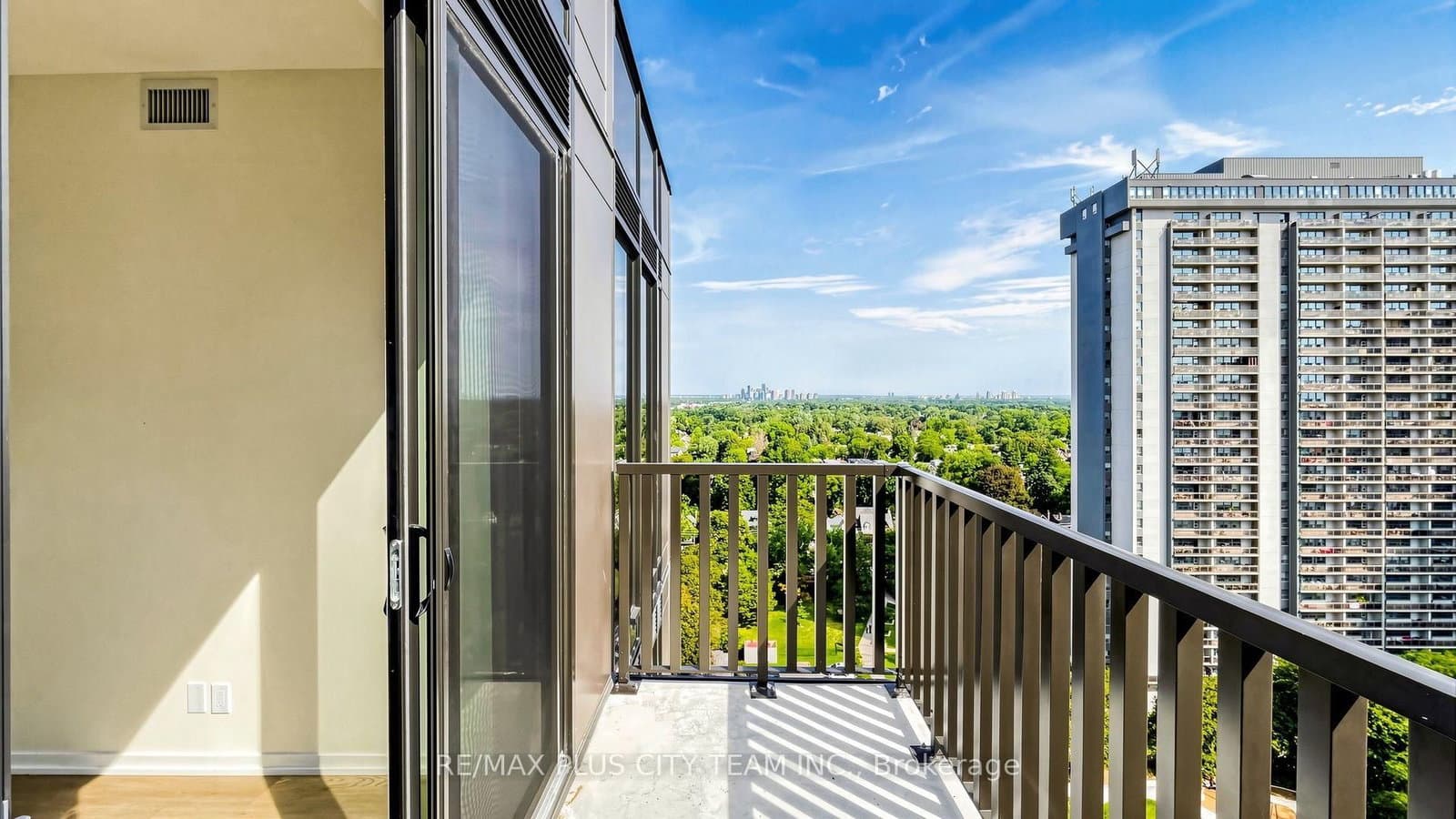 109 Erskine Avenue, Unit 1703 thumbnail 14