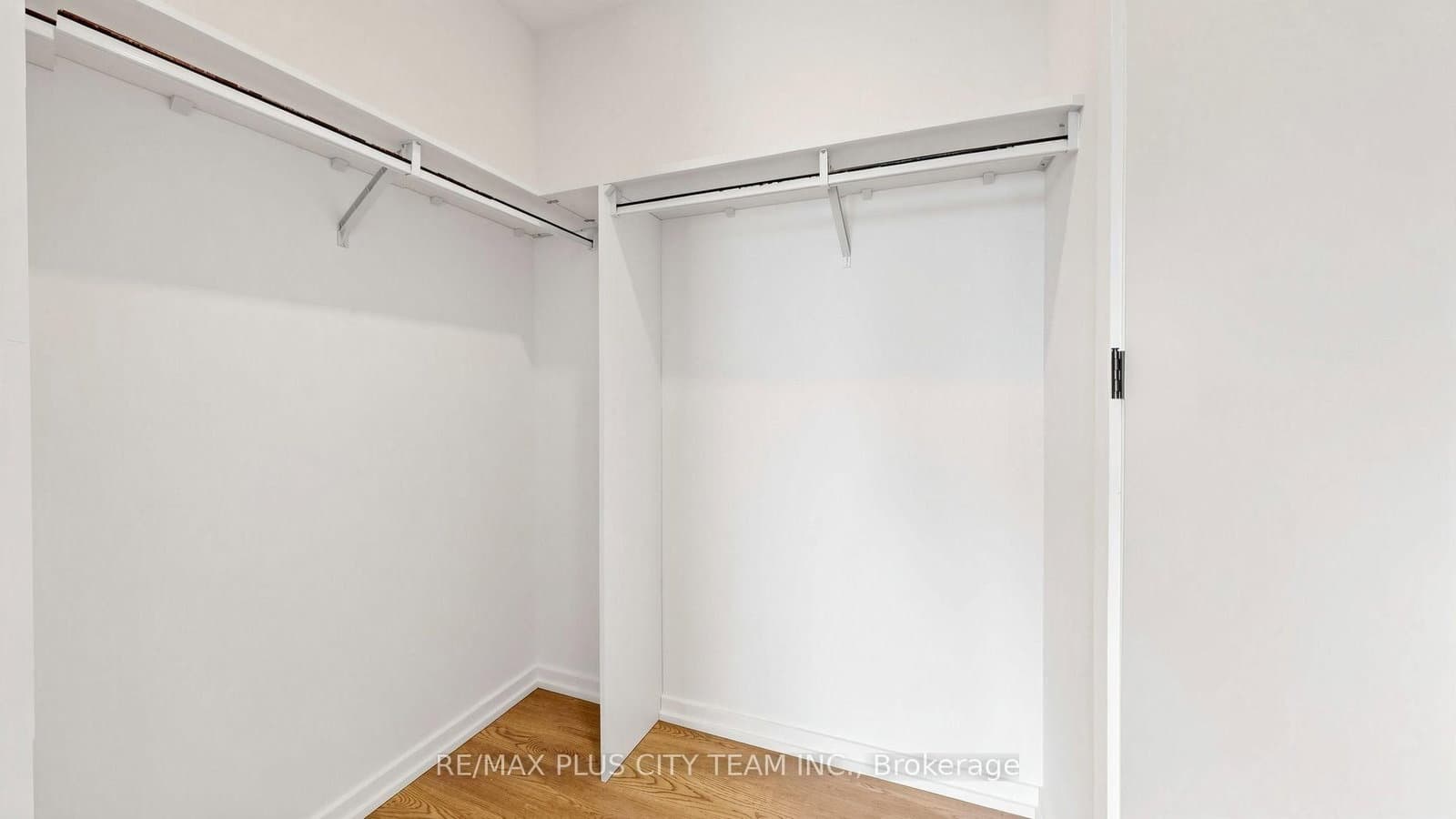 109 Erskine Avenue, Unit 1703 thumbnail 7