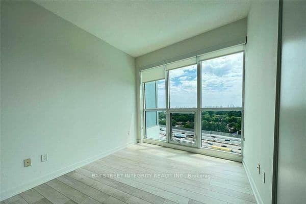 117 McMahon Drive, Unit 303 thumbnail 10