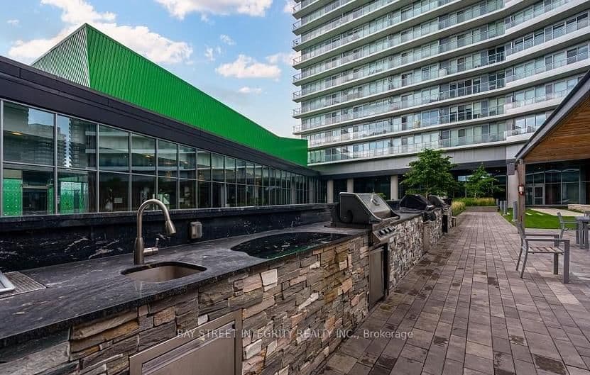 117 McMahon Drive, Unit 303 thumbnail 4