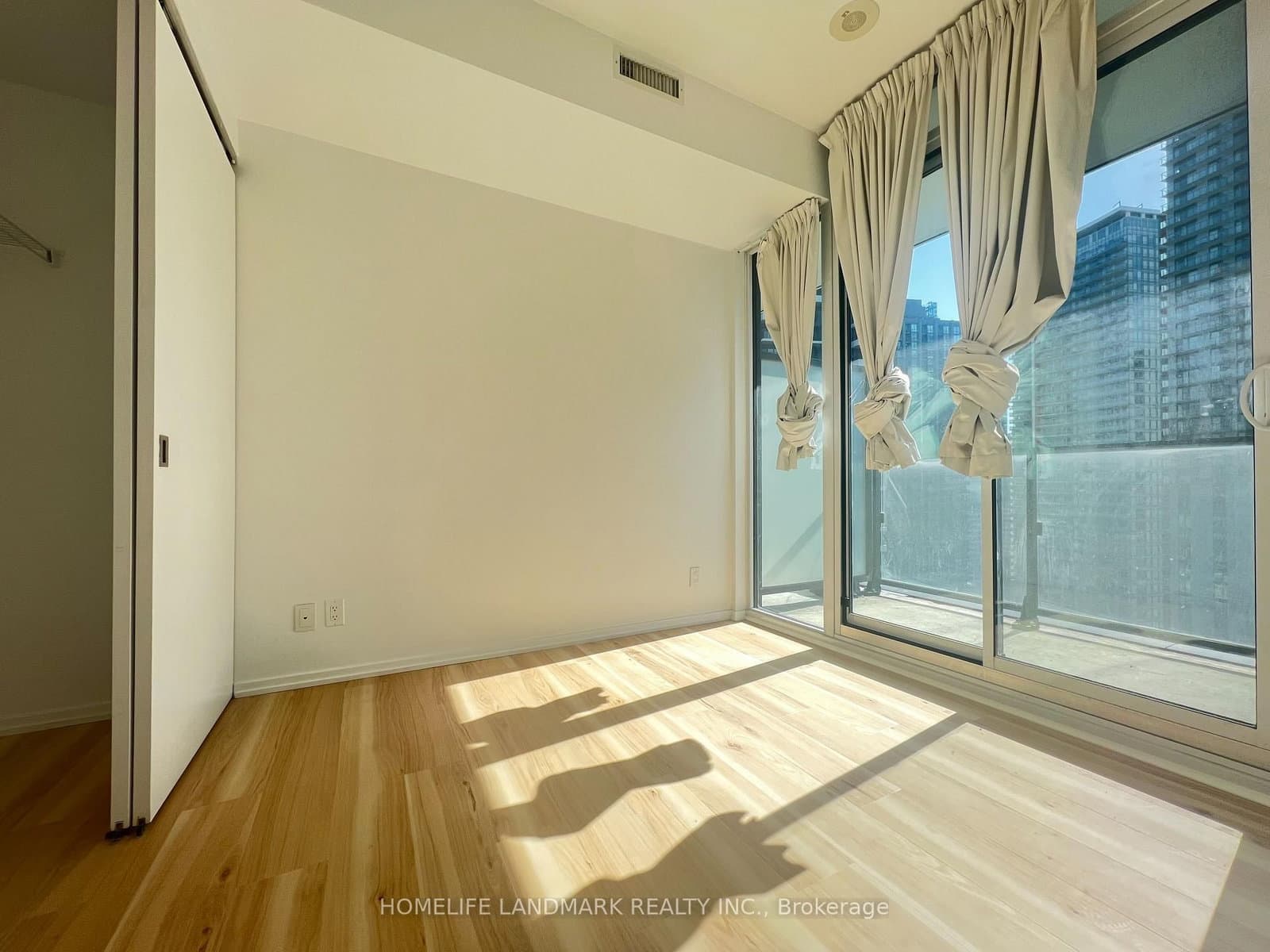 125 Peter Street, Unit 2301 thumbnail 13