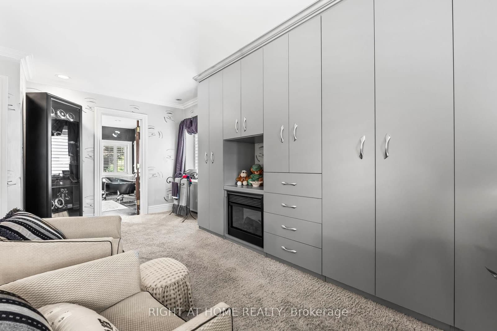 287 RUSSELL HILL Road thumbnail 26