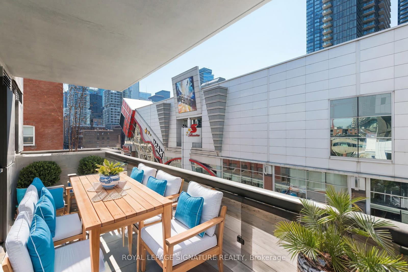 318 Richmond Street W, Unit 410 thumbnail 4