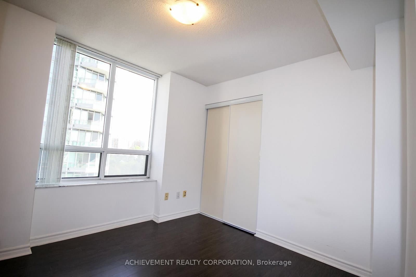 18 Sommerset Way, Unit 1016 thumbnail 13