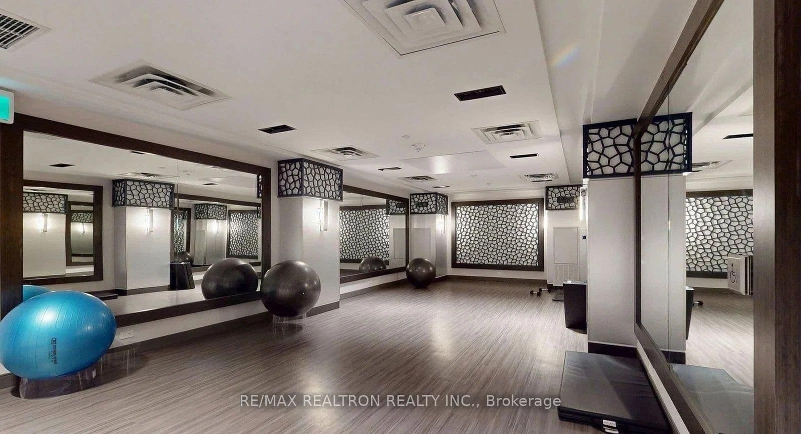 543 Richmond Street W, Unit 1427 thumbnail 23