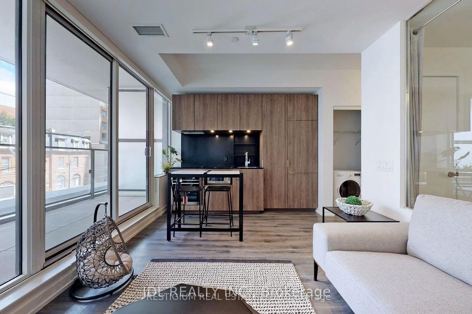 77 Shuter Street, Unit 207 thumbnail 3