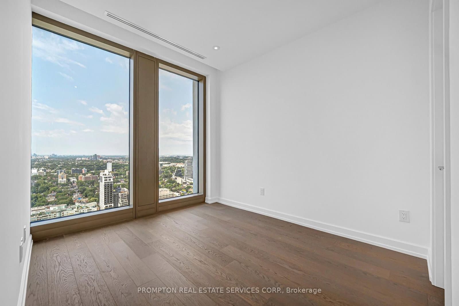 1315 Bay st Street, Unit 3302 thumbnail 9