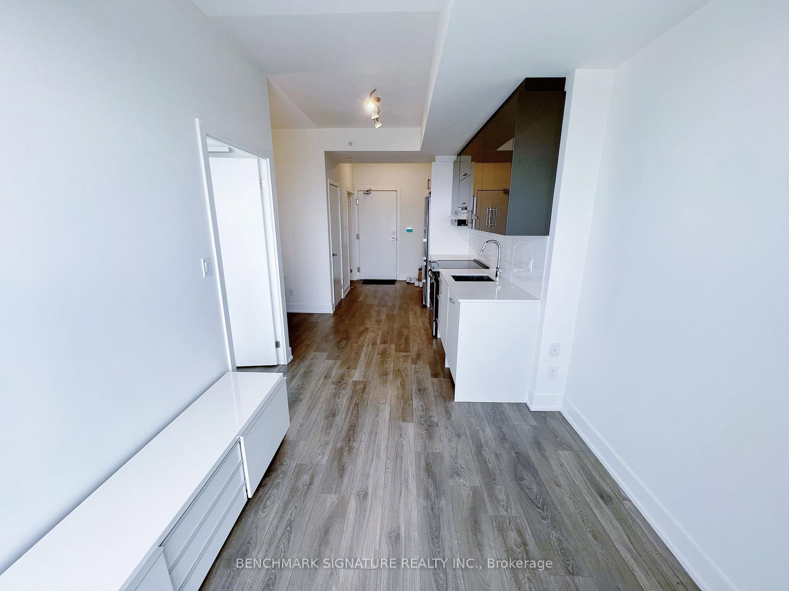 180 Fairview Mall Drive, Unit 1805 thumbnail 4
