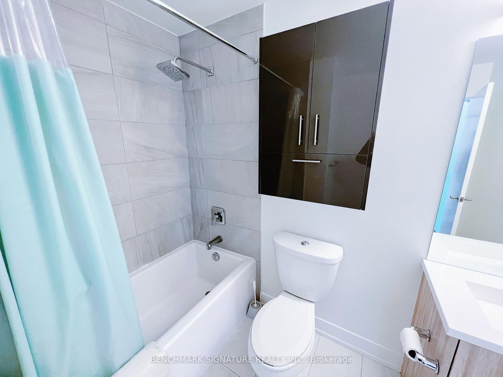 180 Fairview Mall Drive, Unit 1805 thumbnail 8