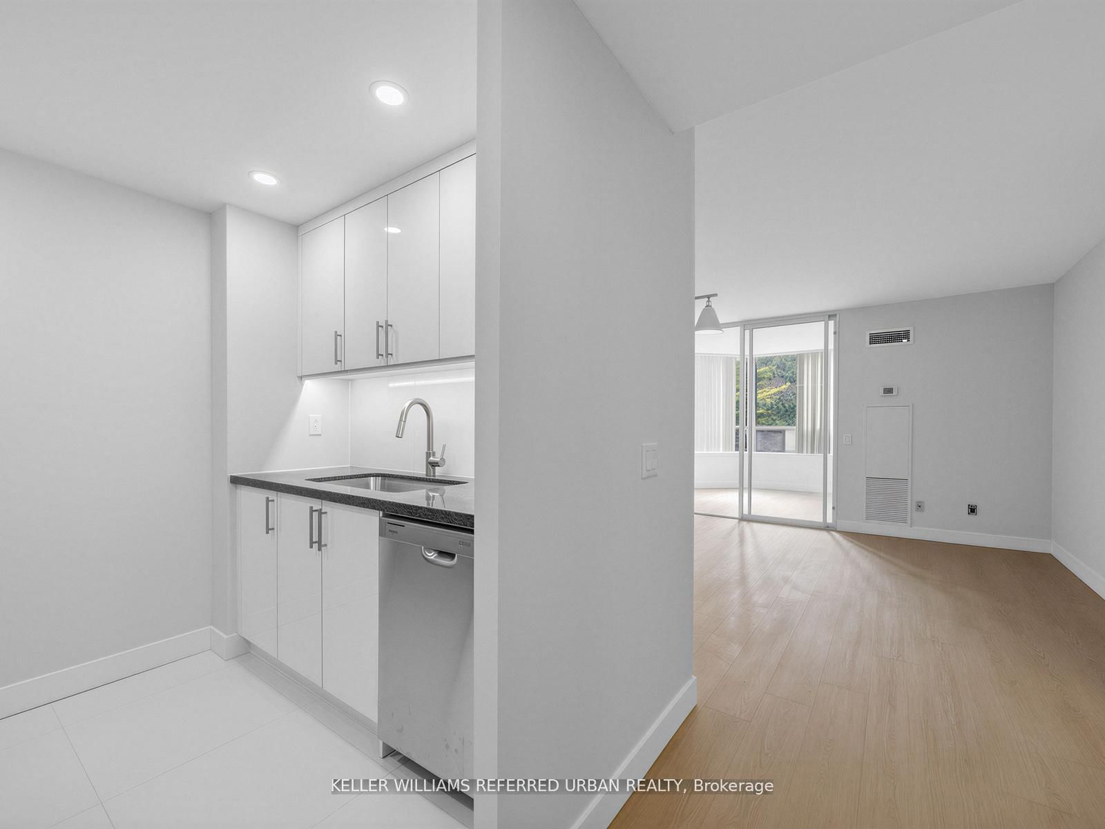 7 Bishop Avenue, Unit 217 thumbnail 3
