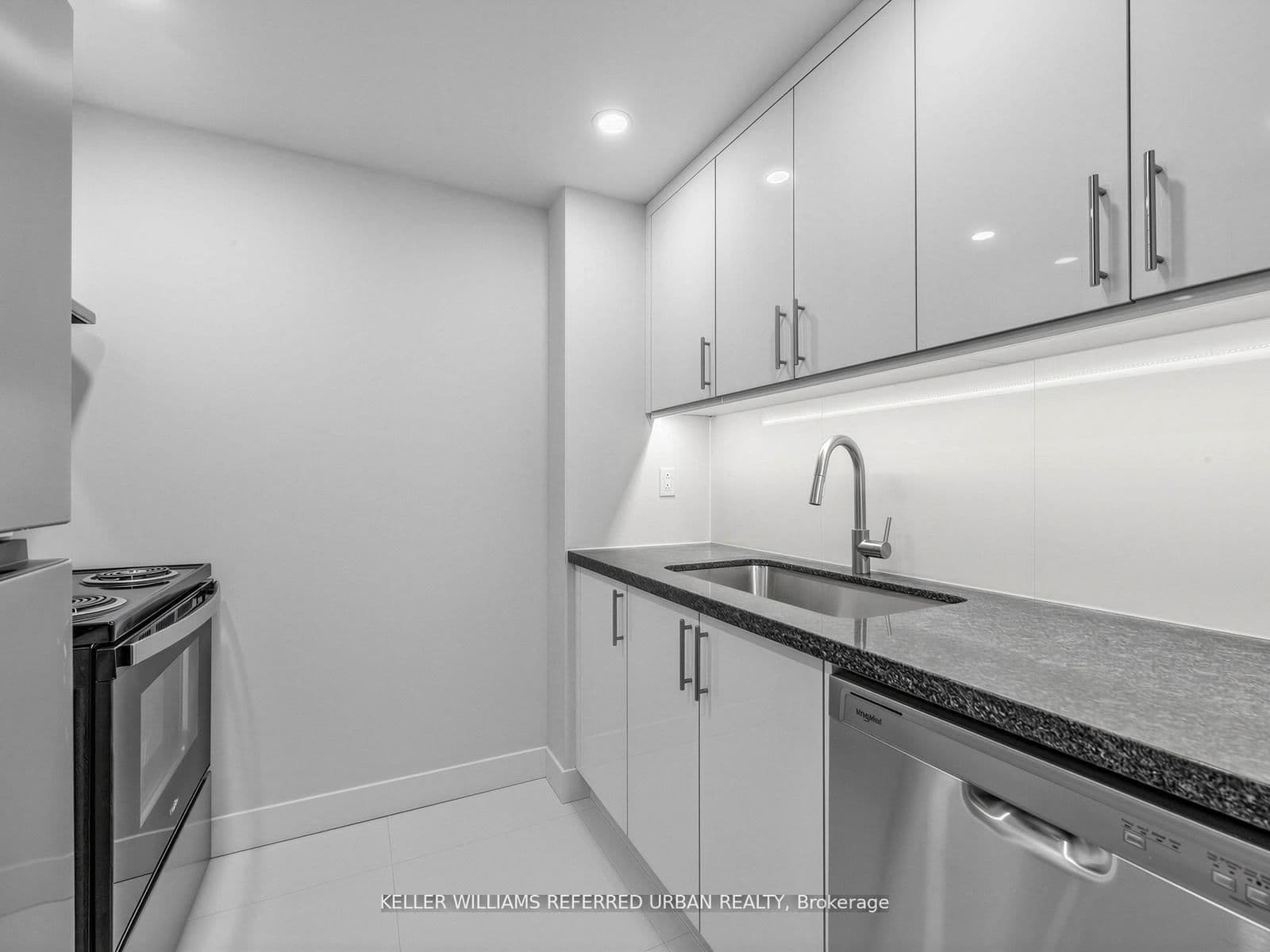 7 Bishop Avenue, Unit 217 thumbnail 4