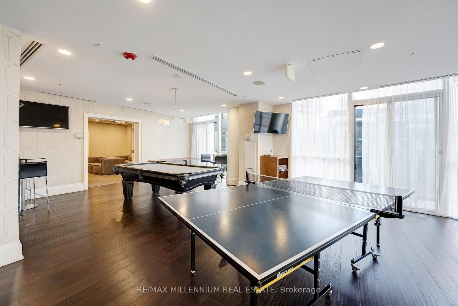 20 Bruyeres Mews, Unit 802 thumbnail 10