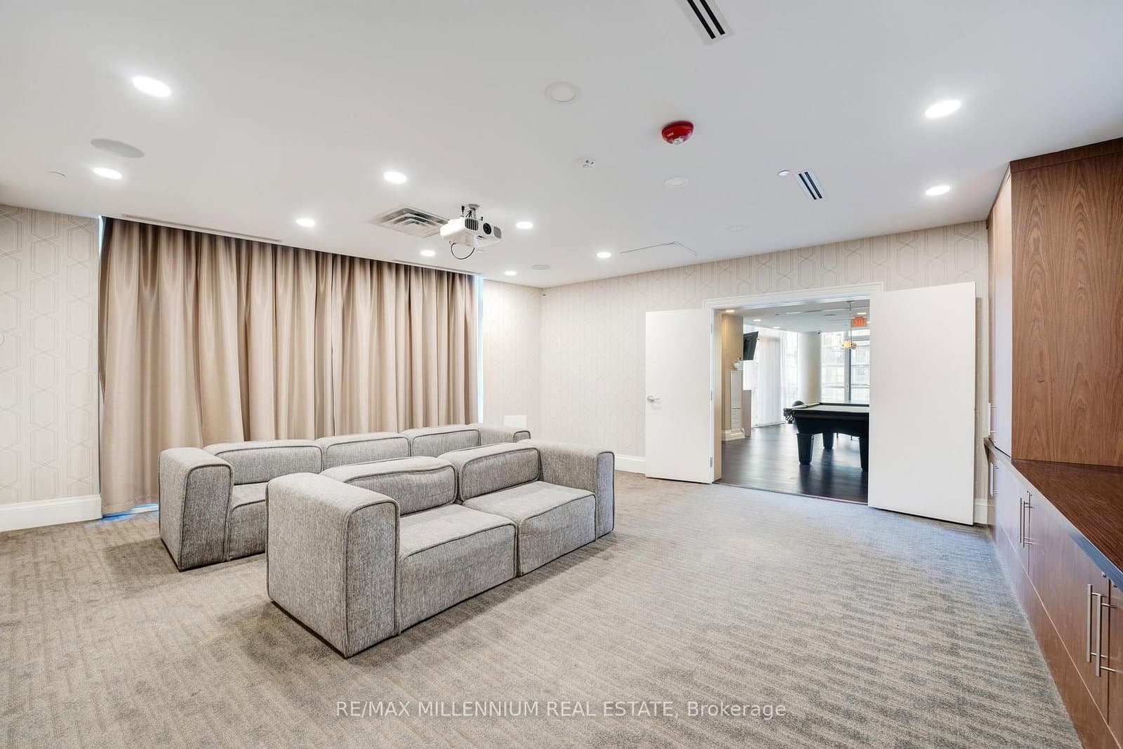 20 Bruyeres Mews, Unit 802 thumbnail 11