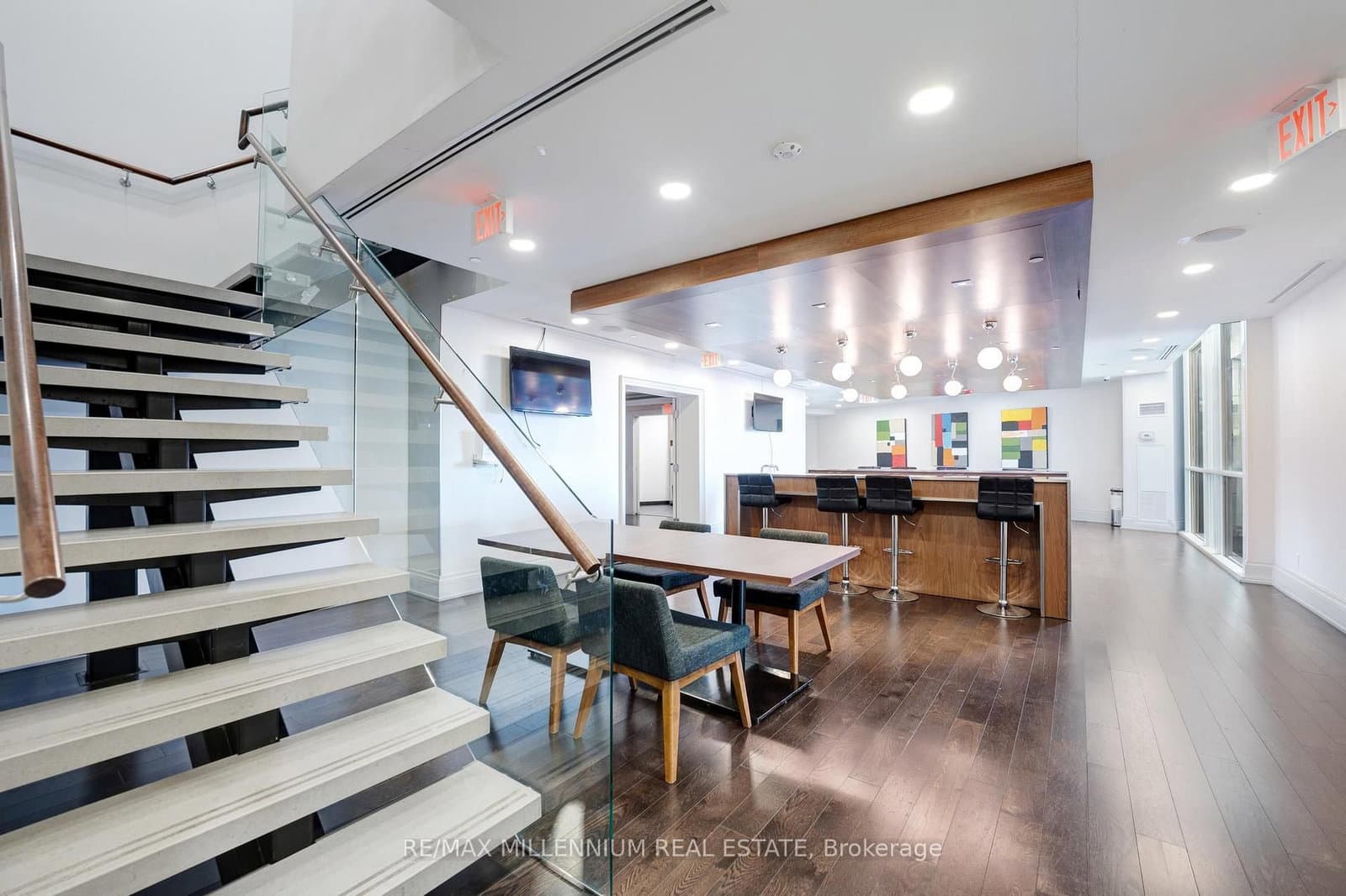 20 Bruyeres Mews, Unit 802 thumbnail 12