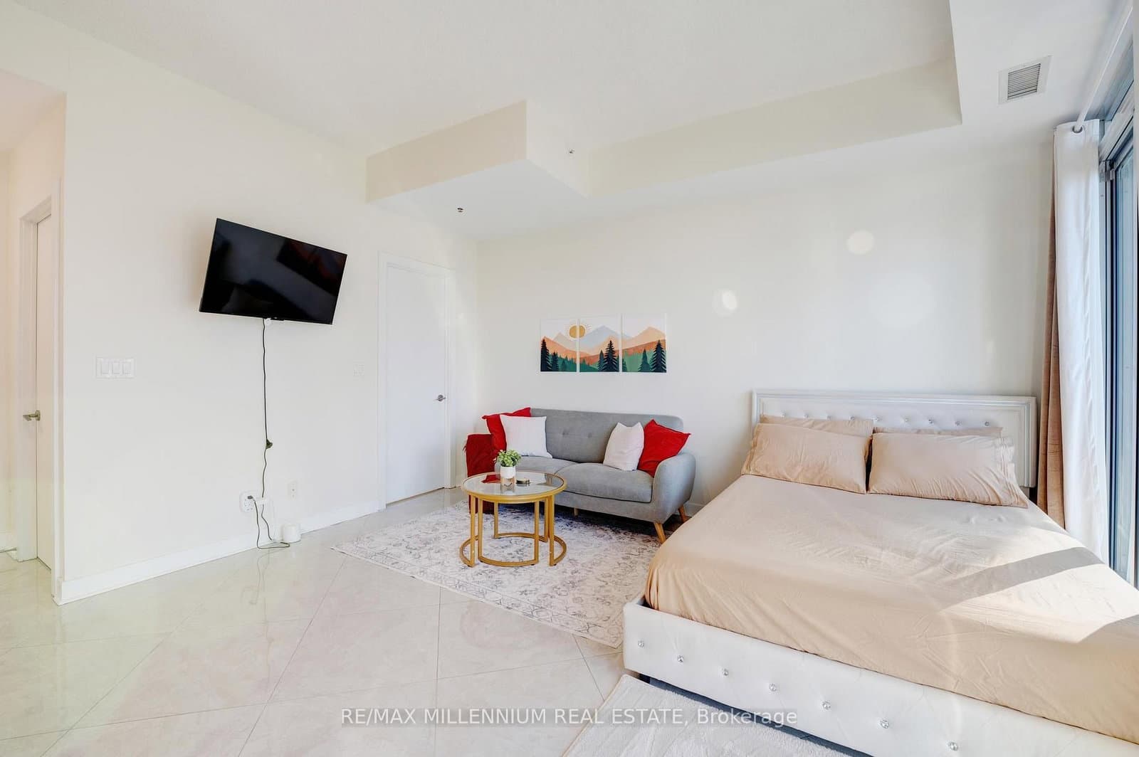 20 Bruyeres Mews, Unit 802 thumbnail 19