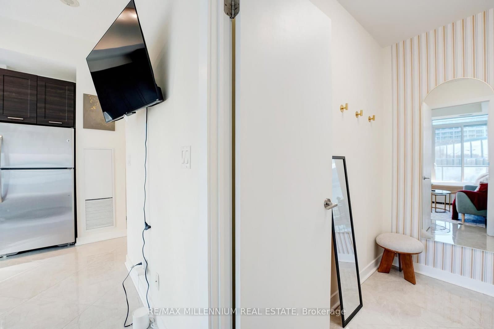 20 Bruyeres Mews, Unit 802 thumbnail 21