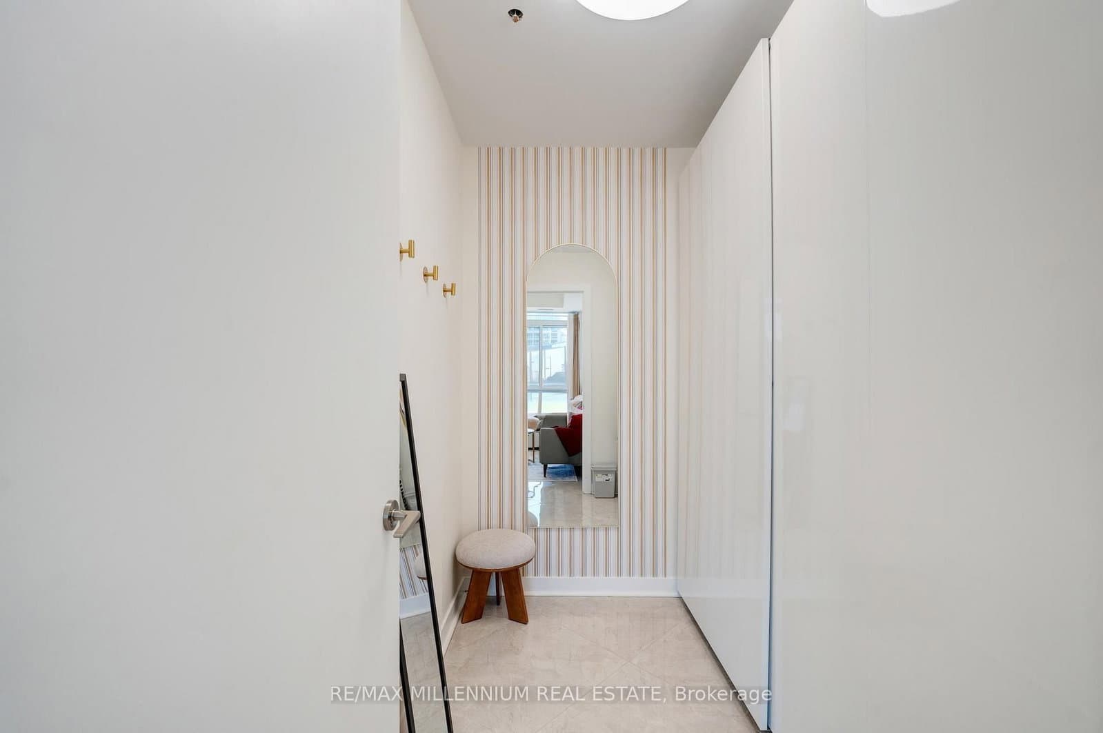 20 Bruyeres Mews, Unit 802 thumbnail 22