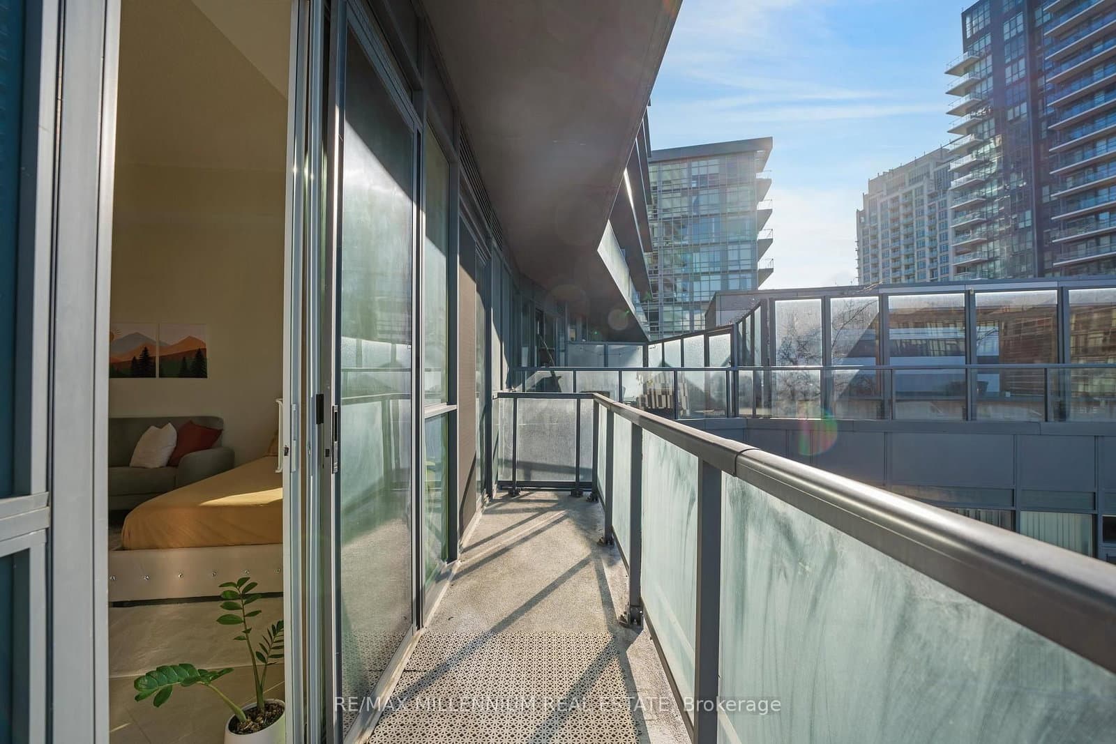 20 Bruyeres Mews, Unit 802 thumbnail 25