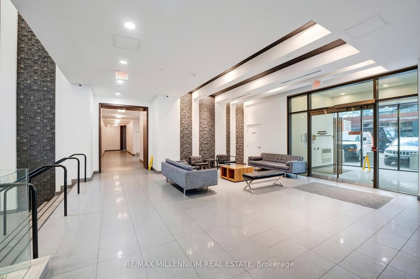 20 Bruyeres Mews, Unit 802 thumbnail 6