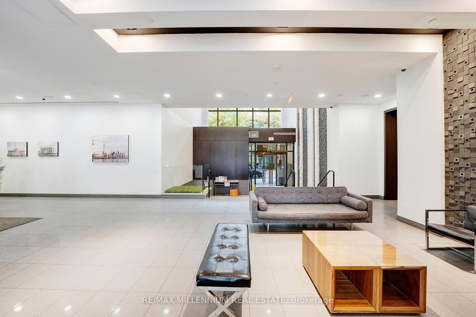 20 Bruyeres Mews, Unit 802 thumbnail 7