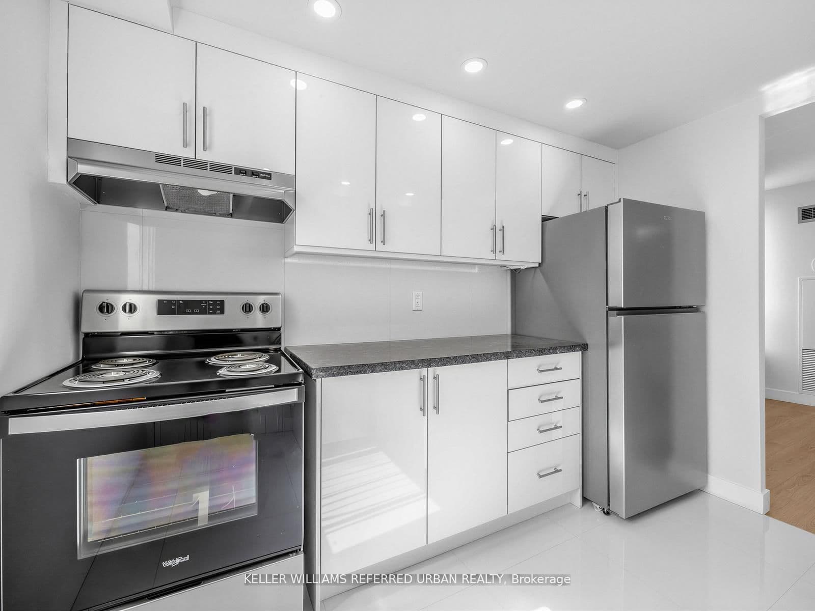 7 Bishop Avenue, Unit 501 thumbnail 16