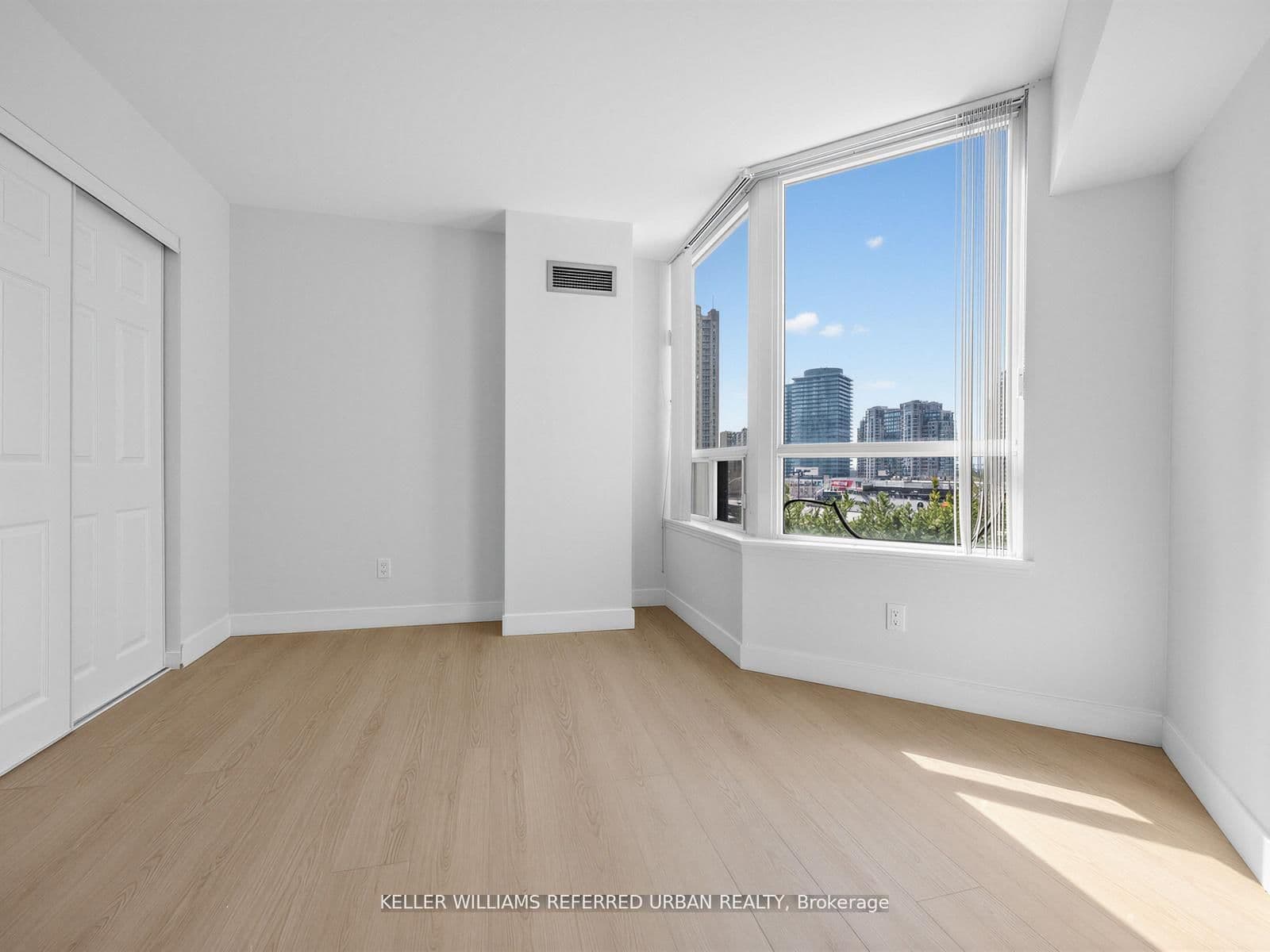 7 Bishop Avenue, Unit 501 thumbnail 3