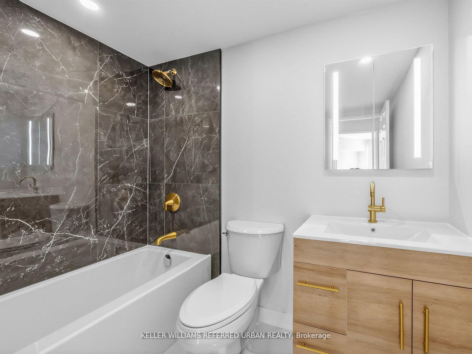 7 Bishop Avenue, Unit 501 thumbnail 4