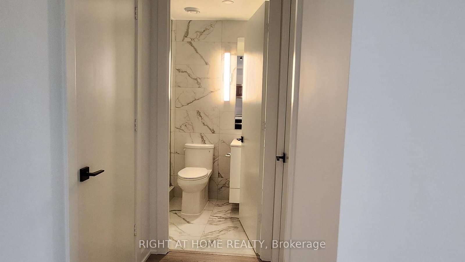327 King Street W, Unit 2805 thumbnail 4