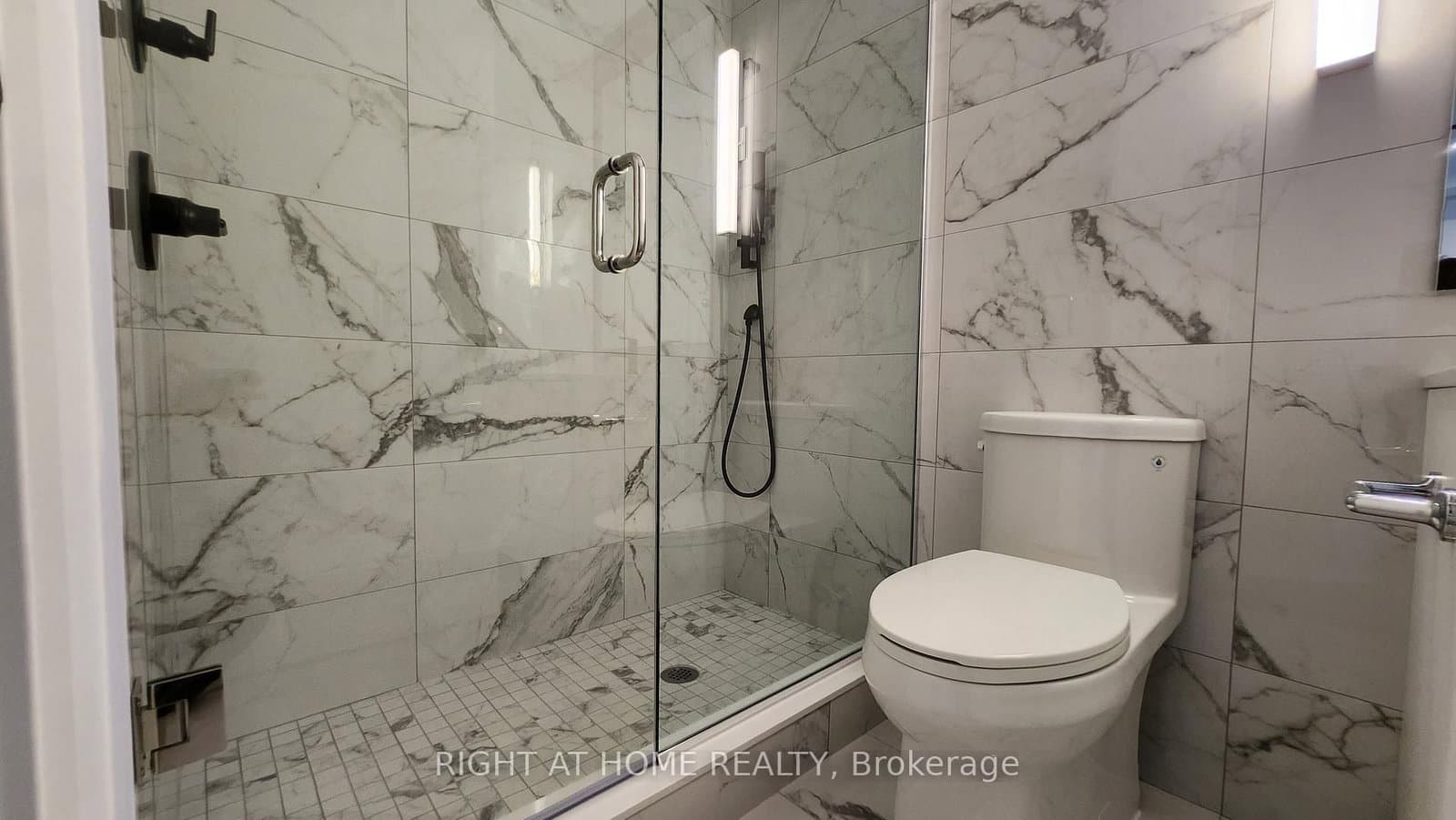 327 King Street W, Unit 2805 thumbnail 7