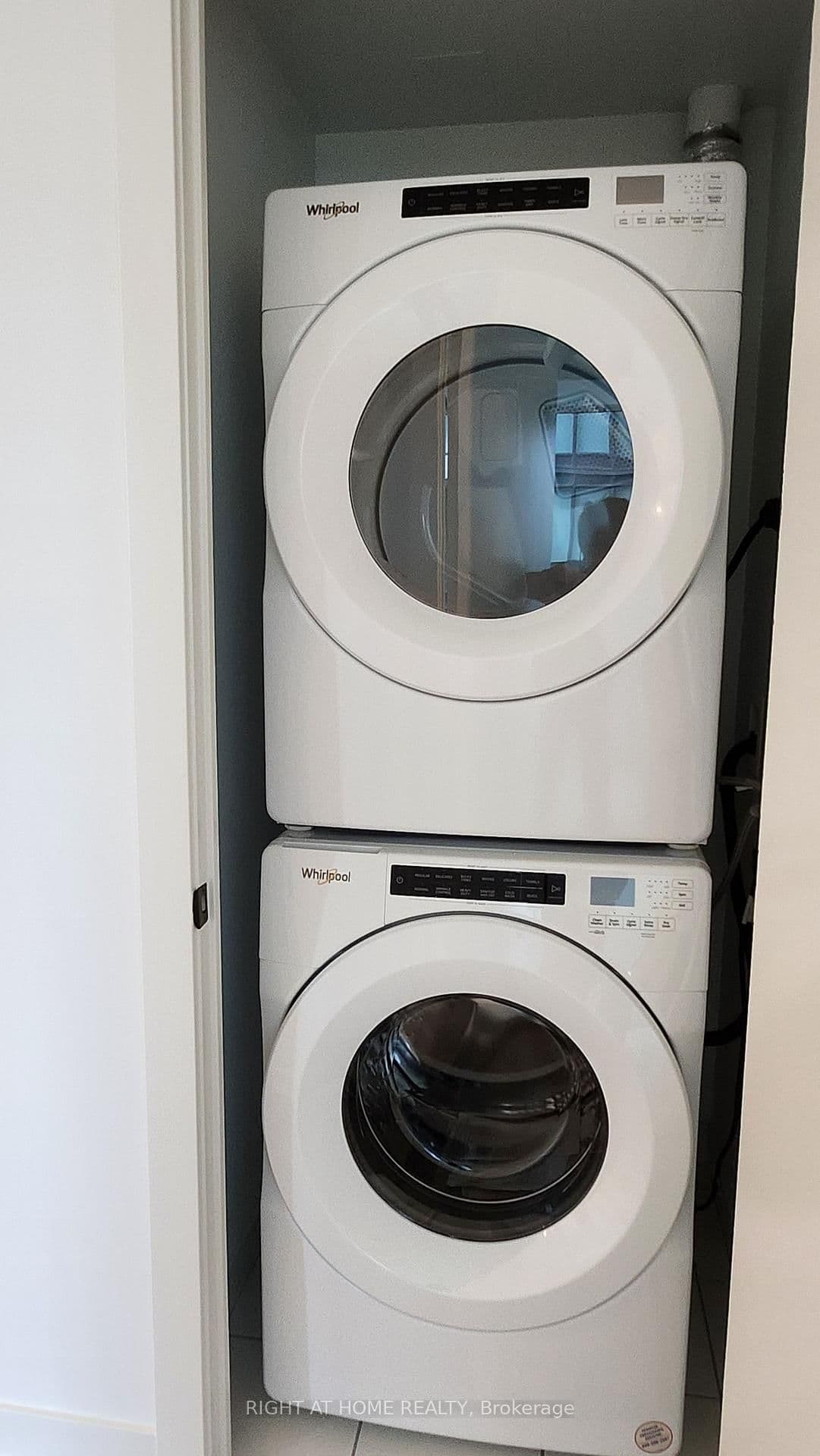 327 King Street W, Unit 2805 thumbnail 8