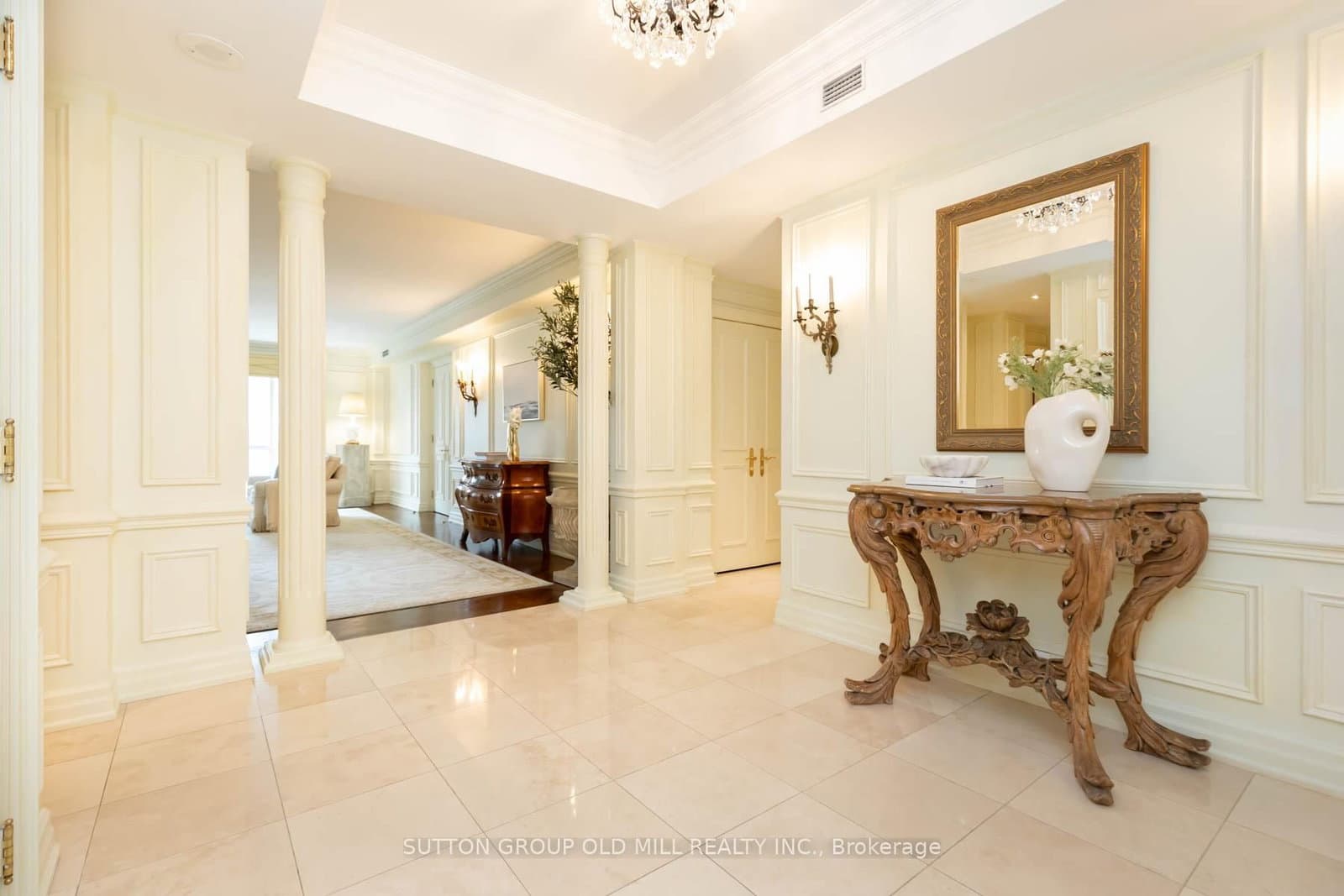 38 Avenue Road, Unit 700 thumbnail 2