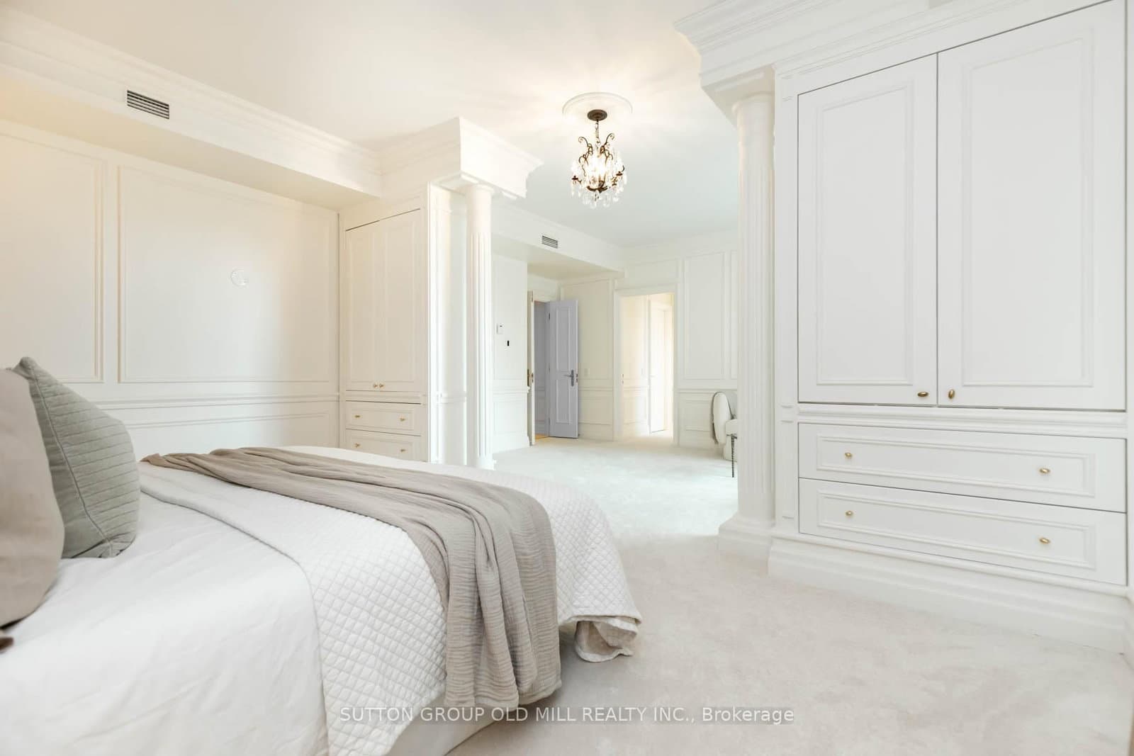 38 Avenue Road, Unit 700 thumbnail 23