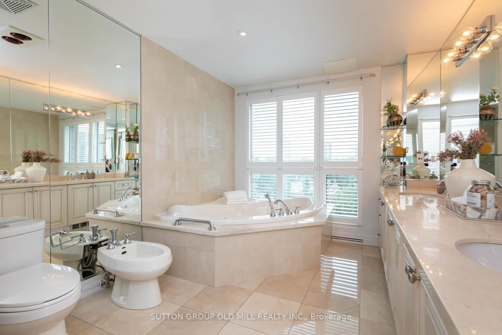38 Avenue Road, Unit 700 thumbnail 26
