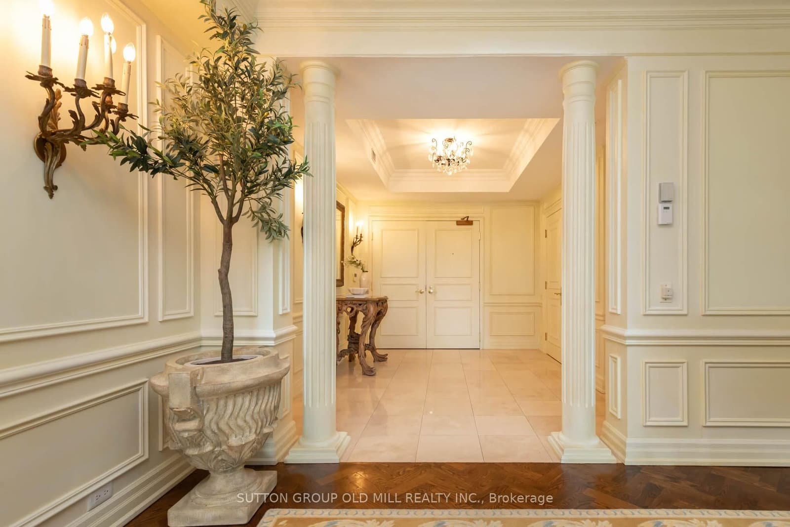 38 Avenue Road, Unit 700 thumbnail 3