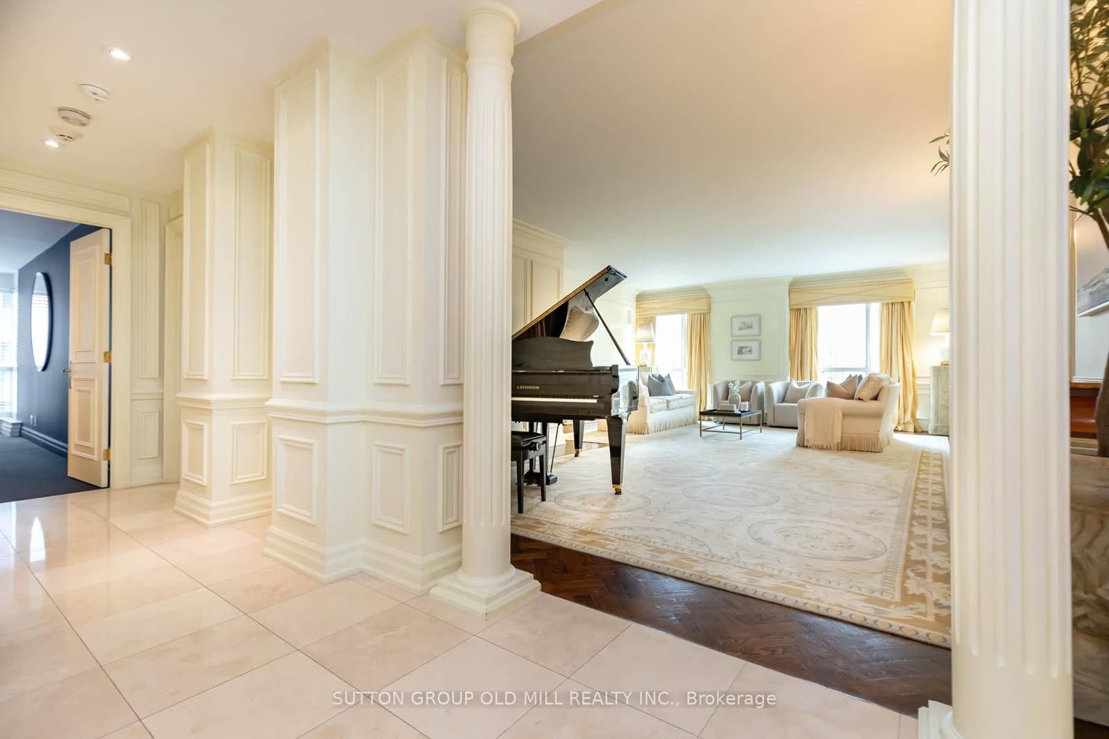 38 Avenue Road, Unit 700 thumbnail 4