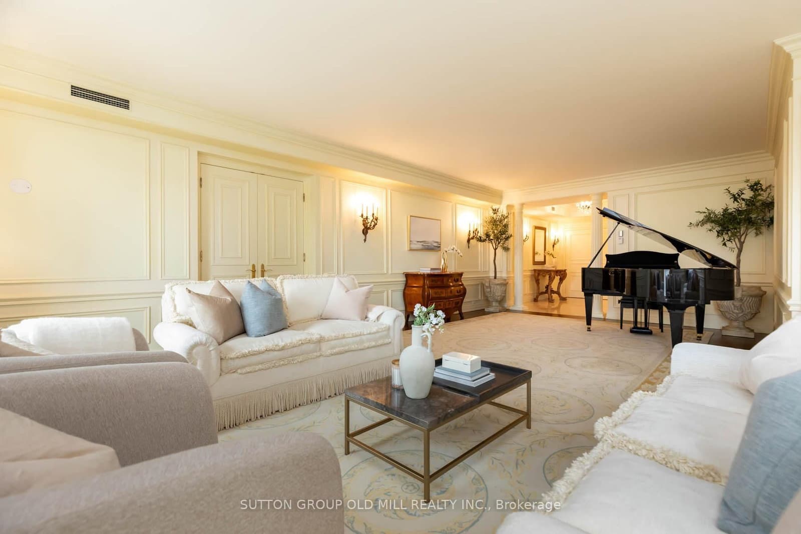 38 Avenue Road, Unit 700 thumbnail 5