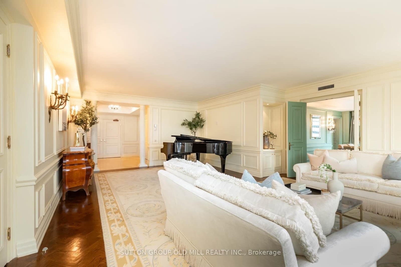 38 Avenue Road, Unit 700 thumbnail 6