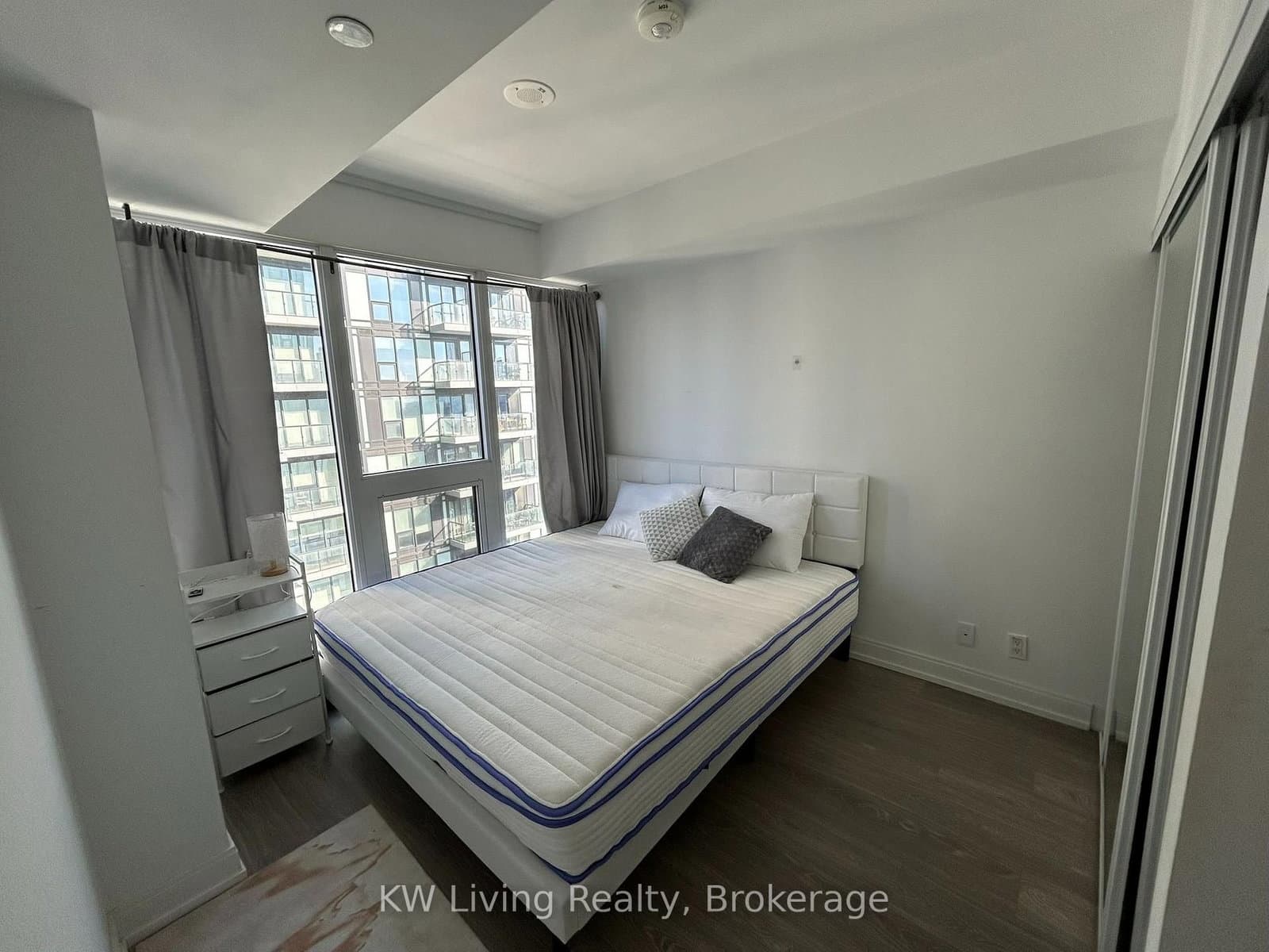 181 Dundas Street E, Unit 1601 thumbnail 14