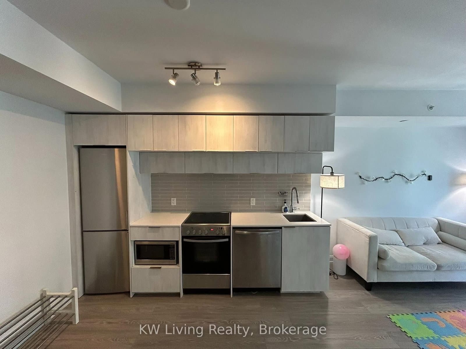 181 Dundas Street E, Unit 1601 thumbnail 7