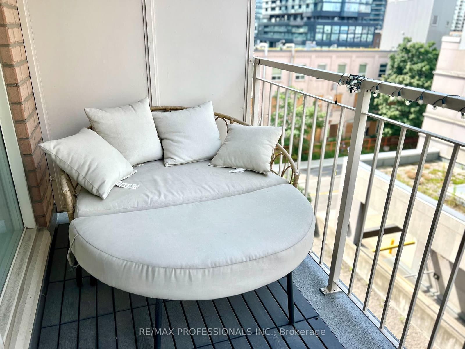 18 Stafford Street, Unit 607 thumbnail 5